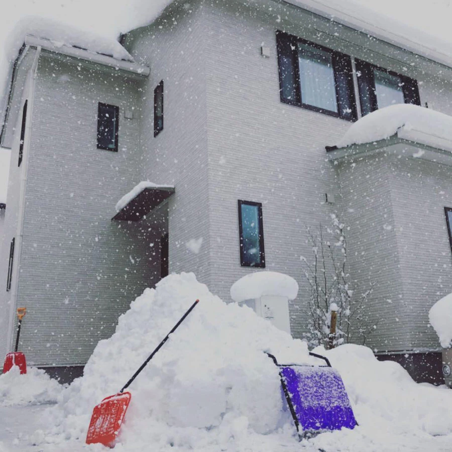プロの技で安心の雪かき！札幌の戸建てにお任せください